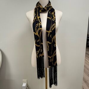 LUXURY BLACK AND GOLD CHAIN PRINT SCARF EITH FRINGE